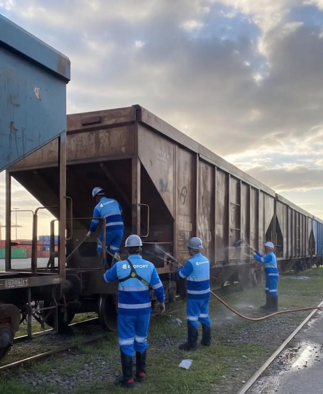 Limpeza de vagões de transporte de carga em Alto Taquari