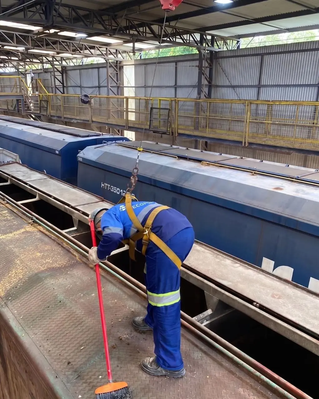 Mão de obra terceirizada para limpeza industrial